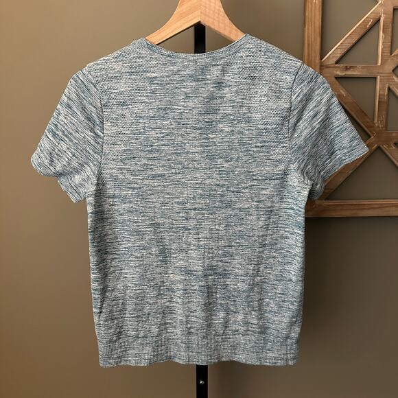 Athleta In Motion Tee Green Heather Small - Picture 4 of 4